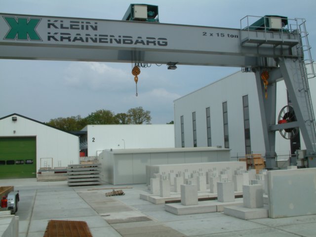 goliathstreetcraneoponzebuitenwerfteruurlo.jpg